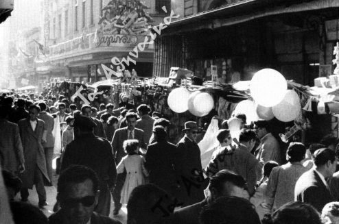 Οδός Αιόλου παραμονές Πρωτοχρονιάς δεκαετία 1950