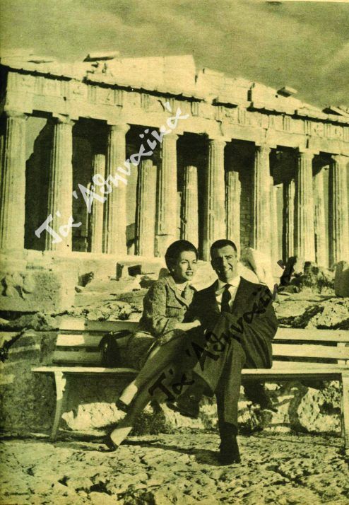 Η Λίντα Κρίστιαν και ο Φραντσίσκο Πινιατάρι κατά την επίσκεψή τους στην Ακρόπολη
