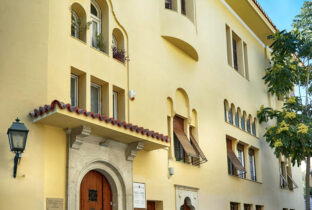 Το αρχοντικό «Μουσείο Λαϊκής Τέχνης Χατζημιχάλη» (Πλάκα)