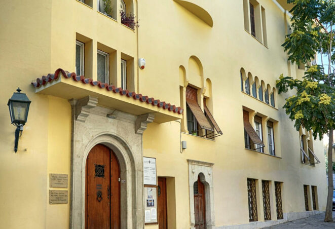 Το αρχοντικό «Μουσείο Λαϊκής Τέχνης Χατζημιχάλη» (Πλάκα)